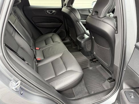 Used 2020 Volvo XC60 T5 Momentum image 27