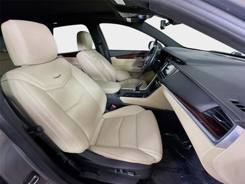 Used 2018 Cadillac XT5 Luxury w/ Driver Awareness Package AWD/4WD image 31