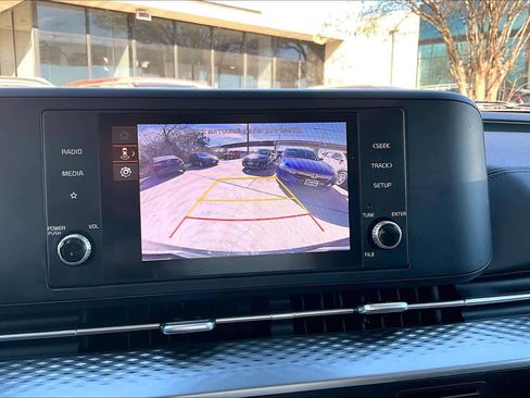 Used 2024 Kia Carnival LX image 27