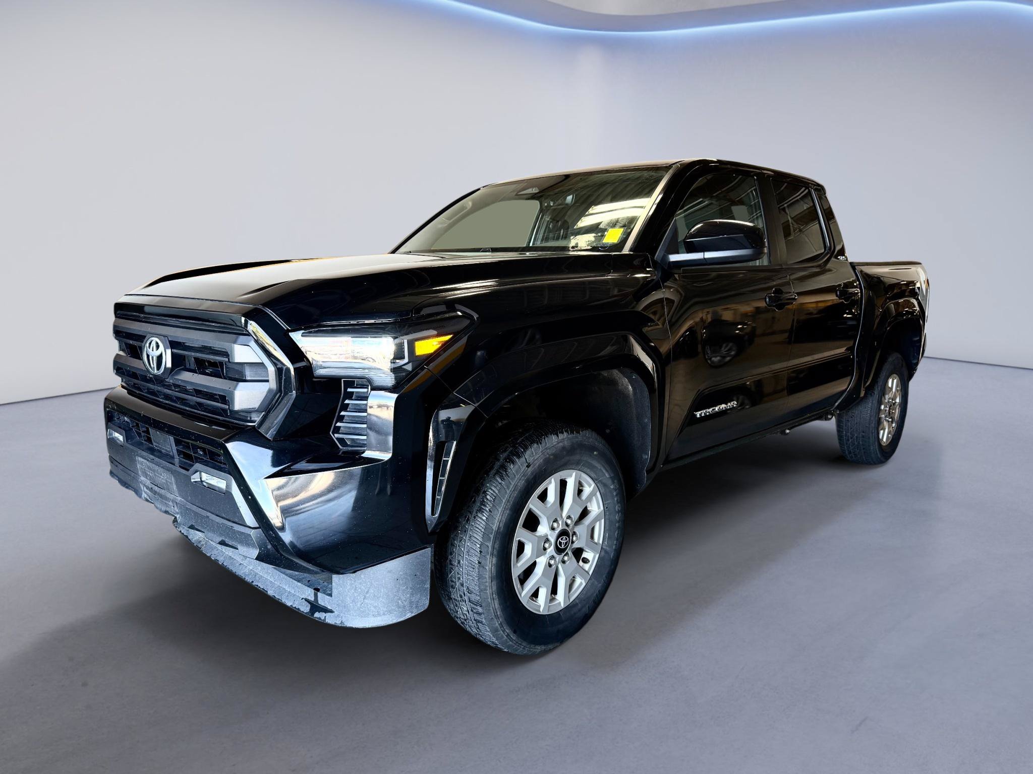 Used 2024 Toyota Tacoma SR5 AWD/4WD image 1