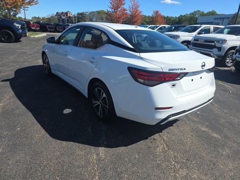Used 2023 Nissan Sentra SV image 3