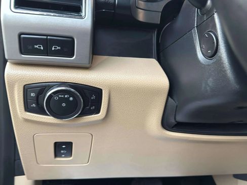 Used 2017 Ford F150 Lariat w/ Equipment Group 502A Luxury image 20