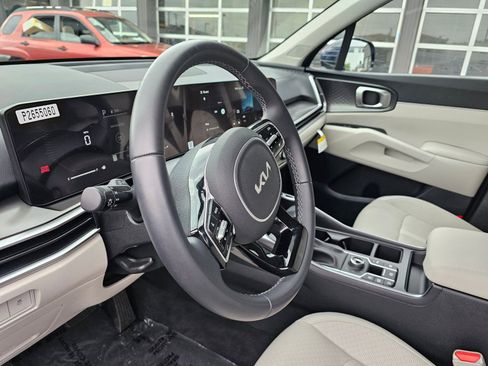 Used 2024 Kia Sorento S image 26