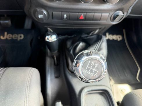 Used 2012 Jeep Wrangler Unlimited Sport w/ Connectivity Group AWD/4WD image 10