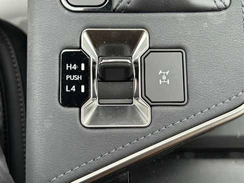 Used 2025 Lexus GX 550 w/ Accessory Package (2T) AWD/4WD image 33