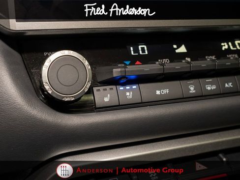 Used 2024 Toyota Tundra Platinum AWD/4WD image 17