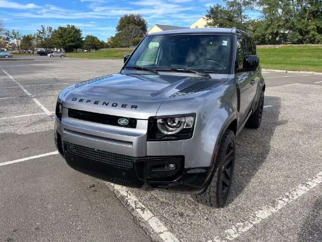 Used 2024 Land Rover Defender 110 X-Dynamic SE AWD/4WD image 4