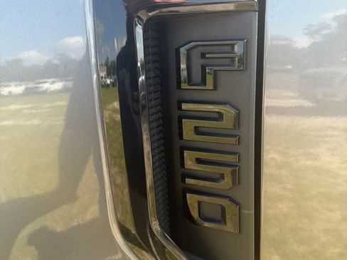 Used 2021 Ford F250 Lariat AWD/4WD image 7