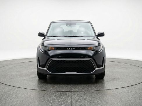 Used 2025 Kia Soul LX w/ LX Technology Package FWD image 2