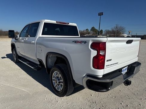 Used 2024 Chevrolet Silverado 2500 LT image 4