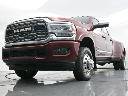 Used 2022 RAM 3500 Limited w/ Body Color Bumper Group image 46