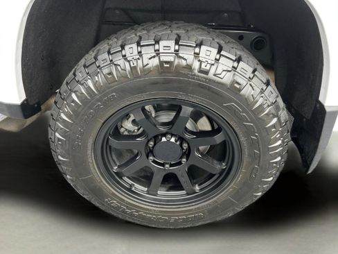 Used 2024 Chevrolet Colorado LT w/ LT Convenience Package III image 18