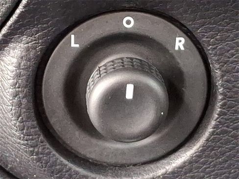 Used 2018 Jeep Wrangler Unlimited Sahara w/ Connectivity Group image 21