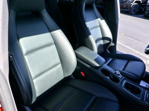 Used 2017 Mercedes-Benz CLA 250 4MATIC image 21