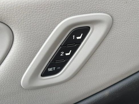 Used 2023 Honda Pilot Touring image 8