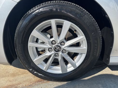 Used 2025 Toyota Camry LE image 11