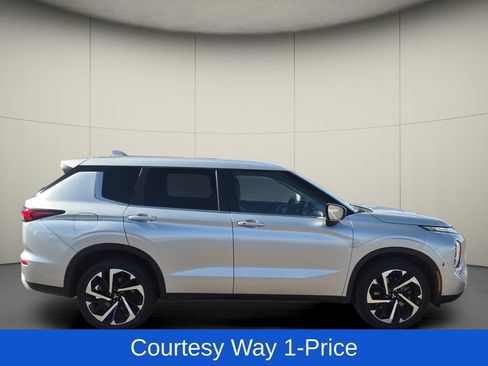 Used 2024 Mitsubishi Outlander SE FWD image 10