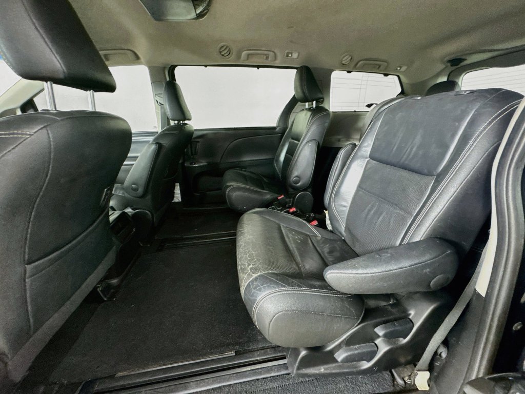Used 2016 Toyota Sienna SE FWD image 26