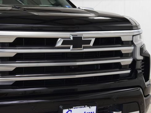 Used 2024 Chevrolet Silverado 1500 High Country w/ Technology Package AWD/4WD image 11
