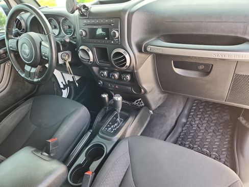 Used 2018 Jeep Wrangler Sport AWD/4WD image 16