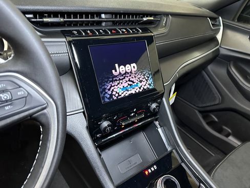 New 2025 Jeep Grand Cherokee Laredo image 26