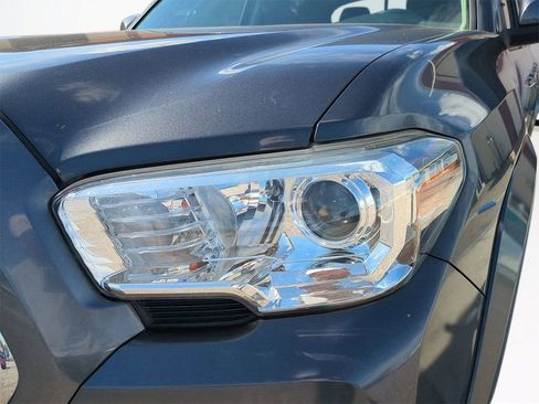 Used 2021 Toyota Tacoma SR5 image 10