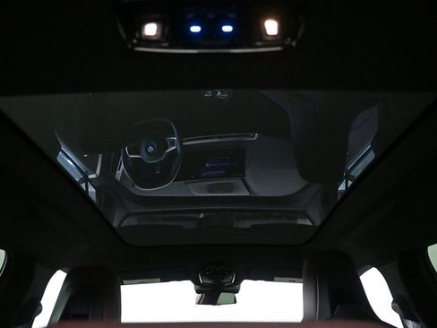 Used 2022 BMW iX xDrive50 w/ Sport Package image 19