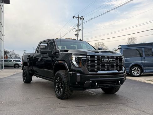 Used 2024 GMC Sierra 2500 Denali Ultimate image 1