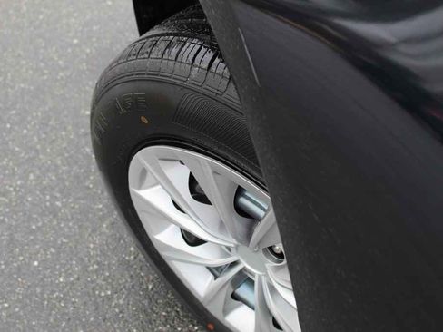 Used 2016 Toyota Camry LE image 31