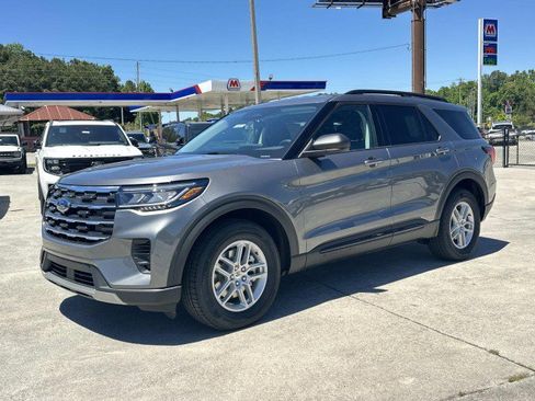 New 2026 Ford Explorer Active RWD image 3