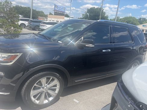 Used 2019 Ford Explorer Limited w/ Class III Trailer Tow Package FWD image 2
