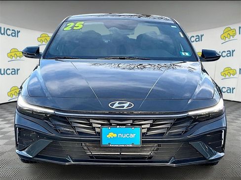 Used 2025 Hyundai Elantra Sport image 2