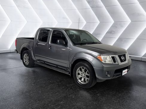 Used 2021 Nissan Frontier SV image 1