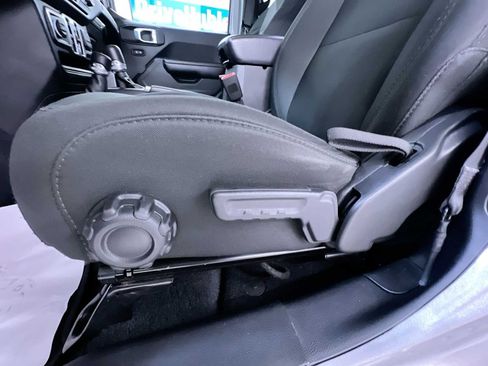 Used 2018 Jeep Wrangler Unlimited Sport S AWD/4WD image 13