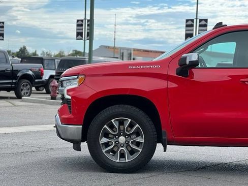 Used 2023 Chevrolet Silverado 1500 LT w/ Safety Package AWD/4WD image 4