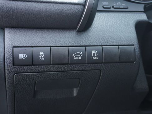 Used 2023 Toyota Camry SE image 12