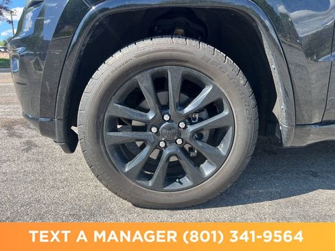 Used 2020 Jeep Grand Cherokee Altitude AWD/4WD image 9