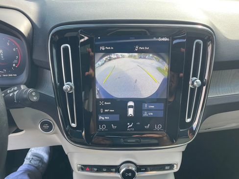 Used 2019 Volvo XC40 T4 Inscription FWD image 14