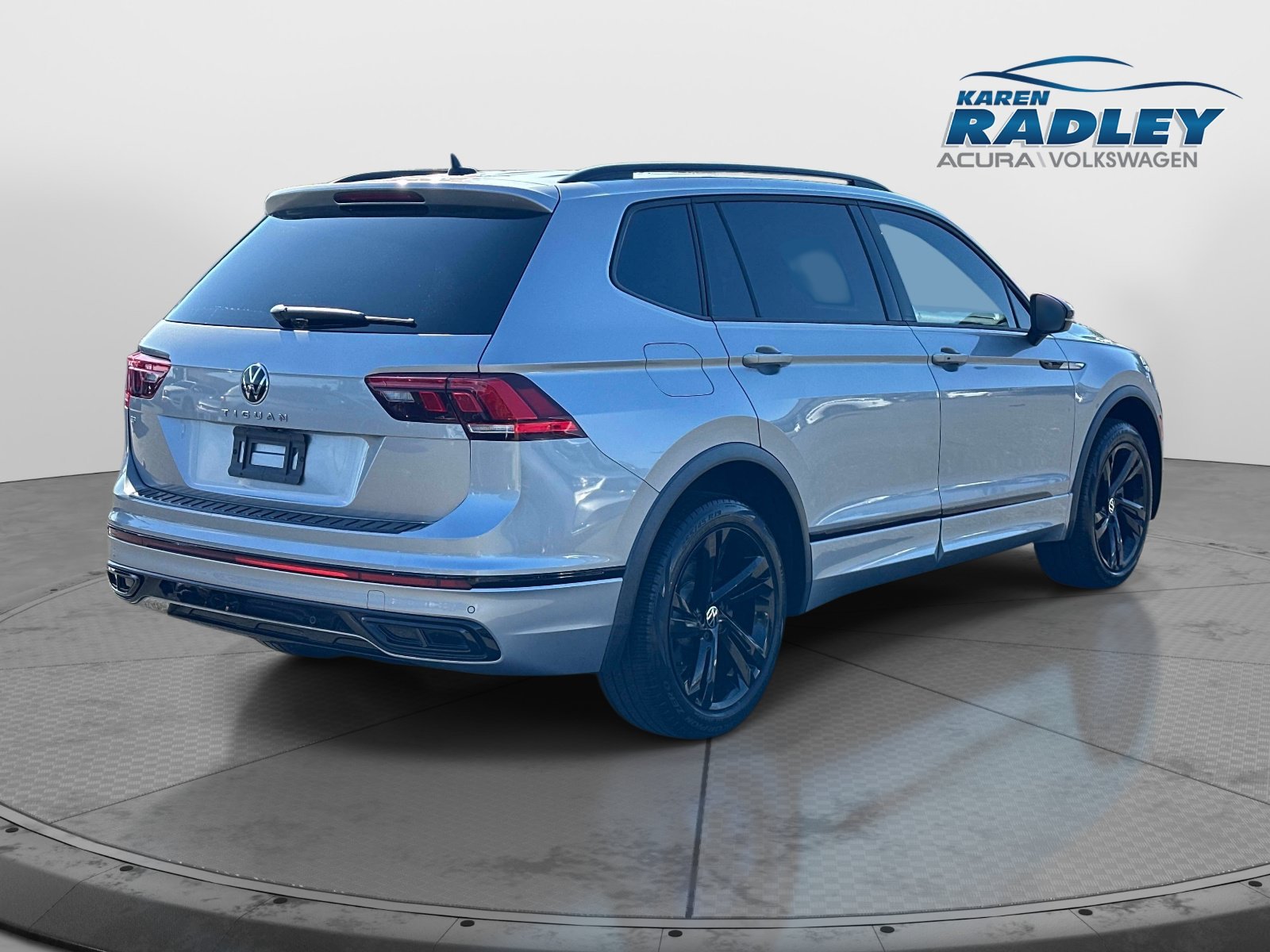 Certified 2023 Volkswagen Tiguan SE R-Line FWD image 2