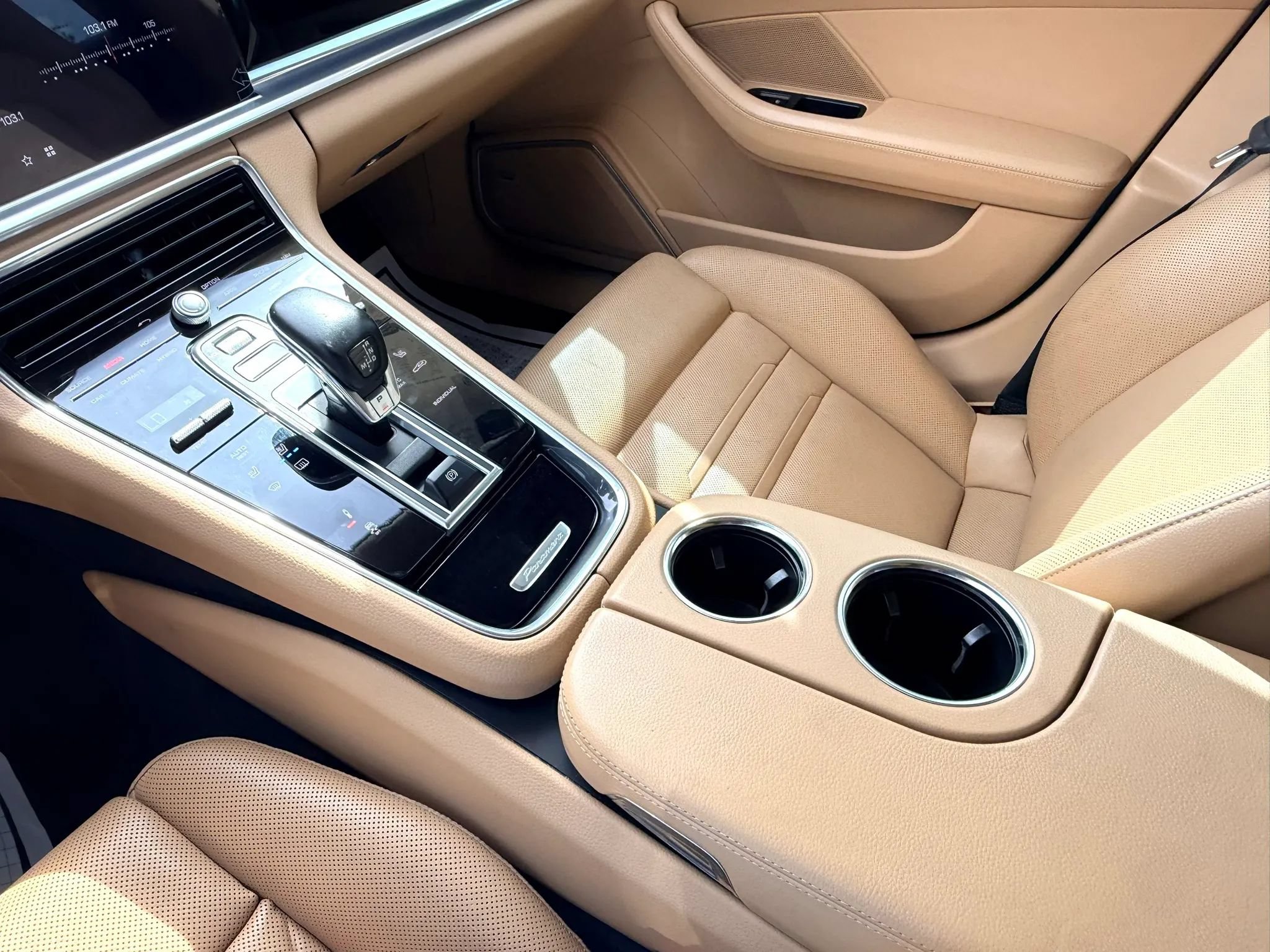 Used 2018 Porsche Panamera 4 AWD/4WD image 23