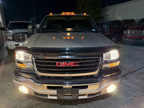 Used 2006 GMC Sierra 3500 SLE w/ Heavy-Duty Power Package image 7