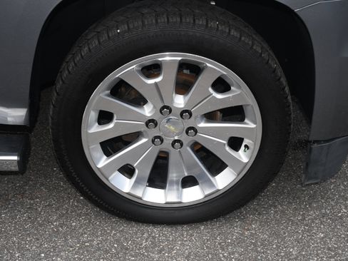 Used 2020 Chevrolet Suburban Premier AWD/4WD image 24