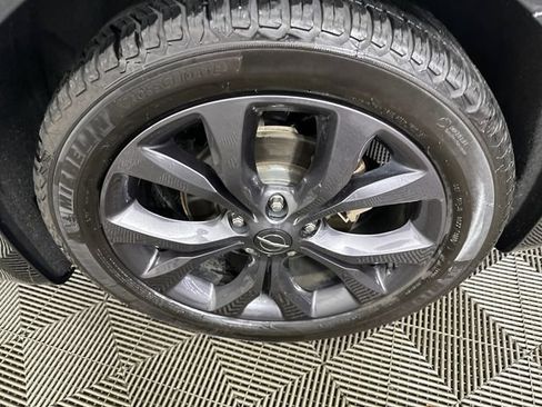 Certified 2018 Chrysler Pacifica Touring-L w/ Premium Audio Group FWD image 5