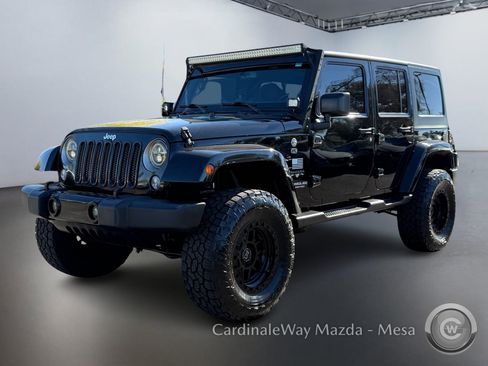 Used 2017 Jeep Wrangler Unlimited Sahara AWD/4WD image 9