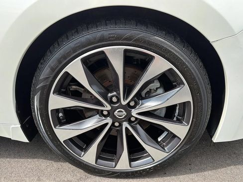 Used 2016 Nissan Maxima SR w/ Interior Lighting Package FWD image 22