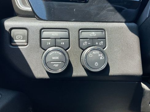 Used 2023 Chevrolet Silverado 1500 LT image 23