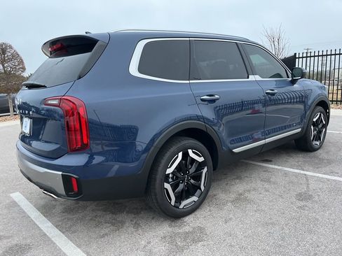 Used 2025 Kia Telluride S image 4