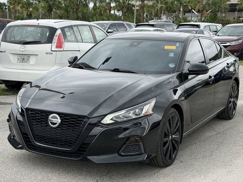 Used 2021 Nissan Altima 2.5 SR w/ SR Premium Package FWD image 9