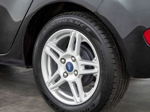 Used 2018 Ford Fiesta SE image 9