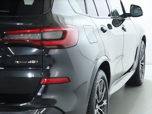 Used 2022 BMW X5 xDrive40i w/ M Sport Package image 46